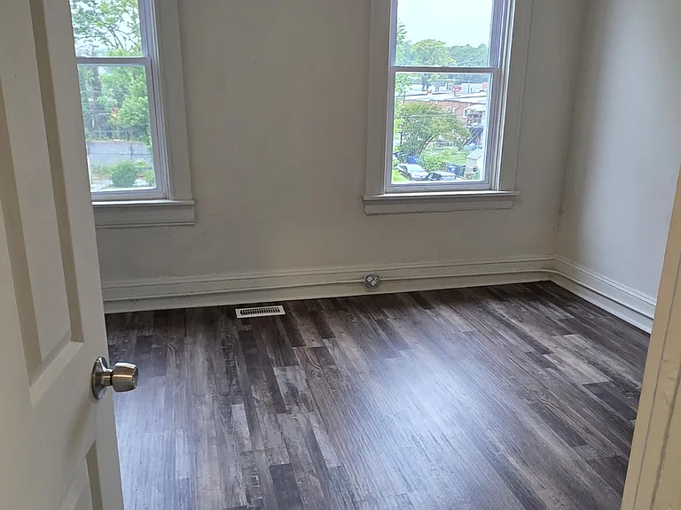 109 N Wheeler Ave — Photo 6