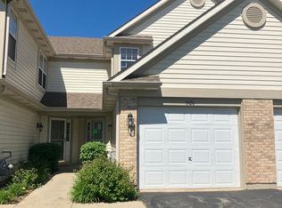 1926 Grove Ave, Schaumburg, IL 60193