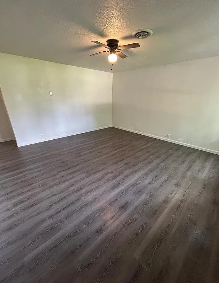 For Lease — Photo 2