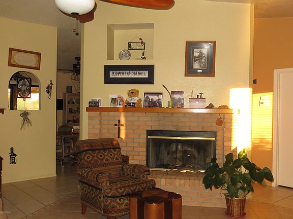 3rd image of 1910 W MANRAD Drive