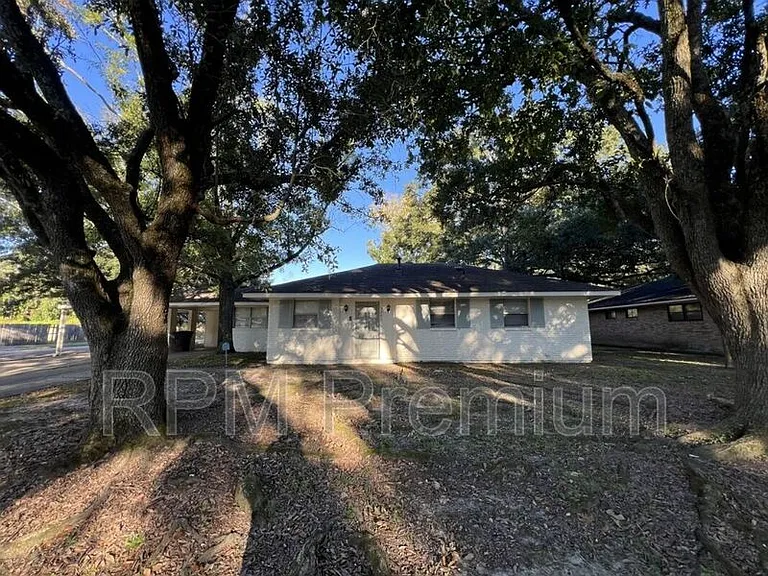 3280 Crestaire Dr — Photo 2