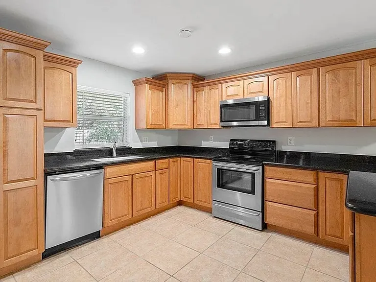 2057 NE Ridge Ave — Photo 8