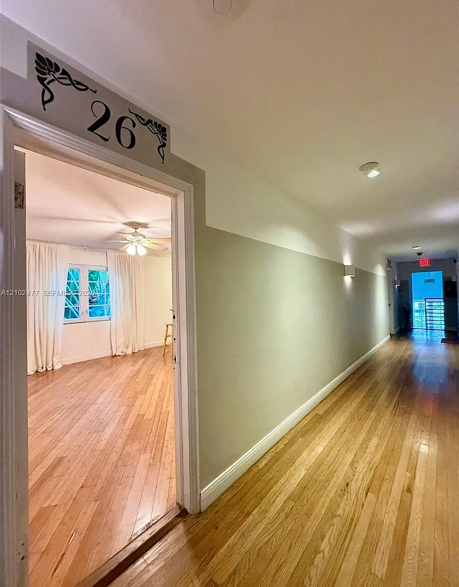 260 Euclid Condo — Photo 4