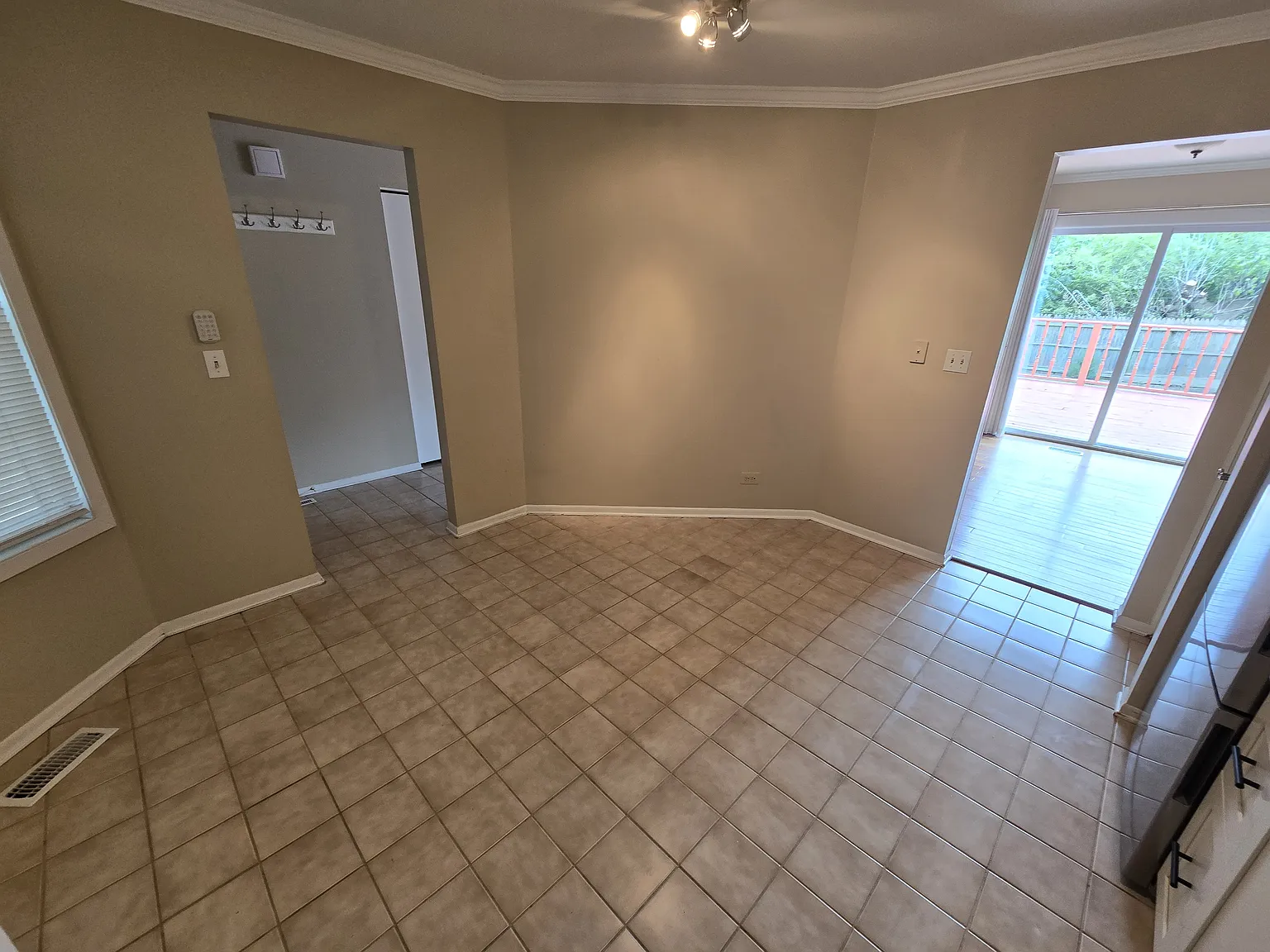3 bed, 1209 sqft, $2,800 — Photo 4