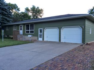1400 Daniels St NE, Cedar Rapids, IA 52402