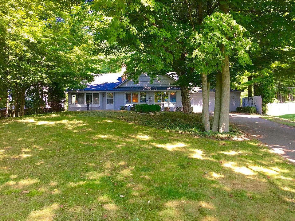 1st image of 2675 Lakeshore Dr