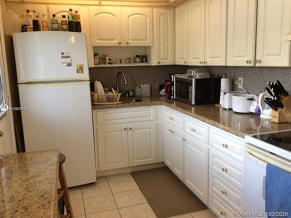 4th image of 3020 Marcos Dr #208