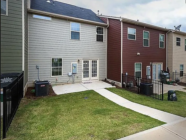 1645 Fleetwood Dr — Photo 32