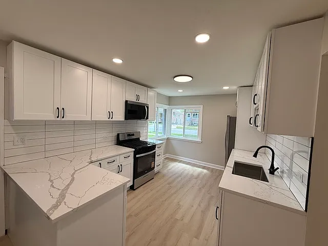 3 bed, 1255 sqft, $2,850 — Photo 4