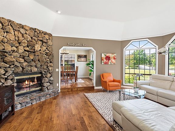3rd image of 471 Countryside Circle