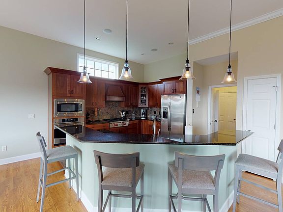 5th image of 12 Sheldon Dr