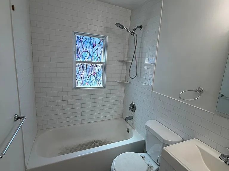 526 E 1st Ave #1R — Photo 3