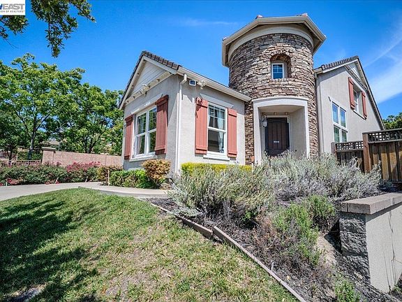 2nd image of 2560 Calabria Ct
