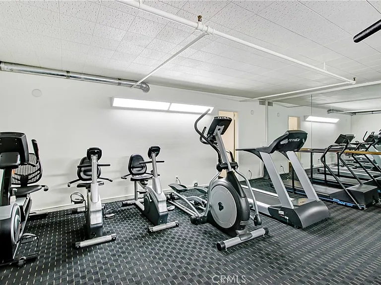 4949 Genesta Ave #104 — Photo 32