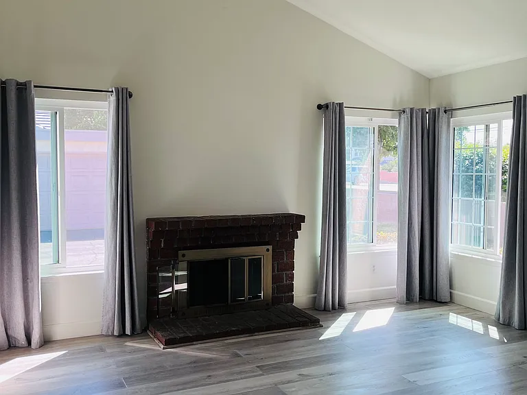 10823 Mountain View Ave — Photo 1