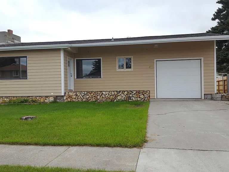 1017 Pedro St — Photo 1