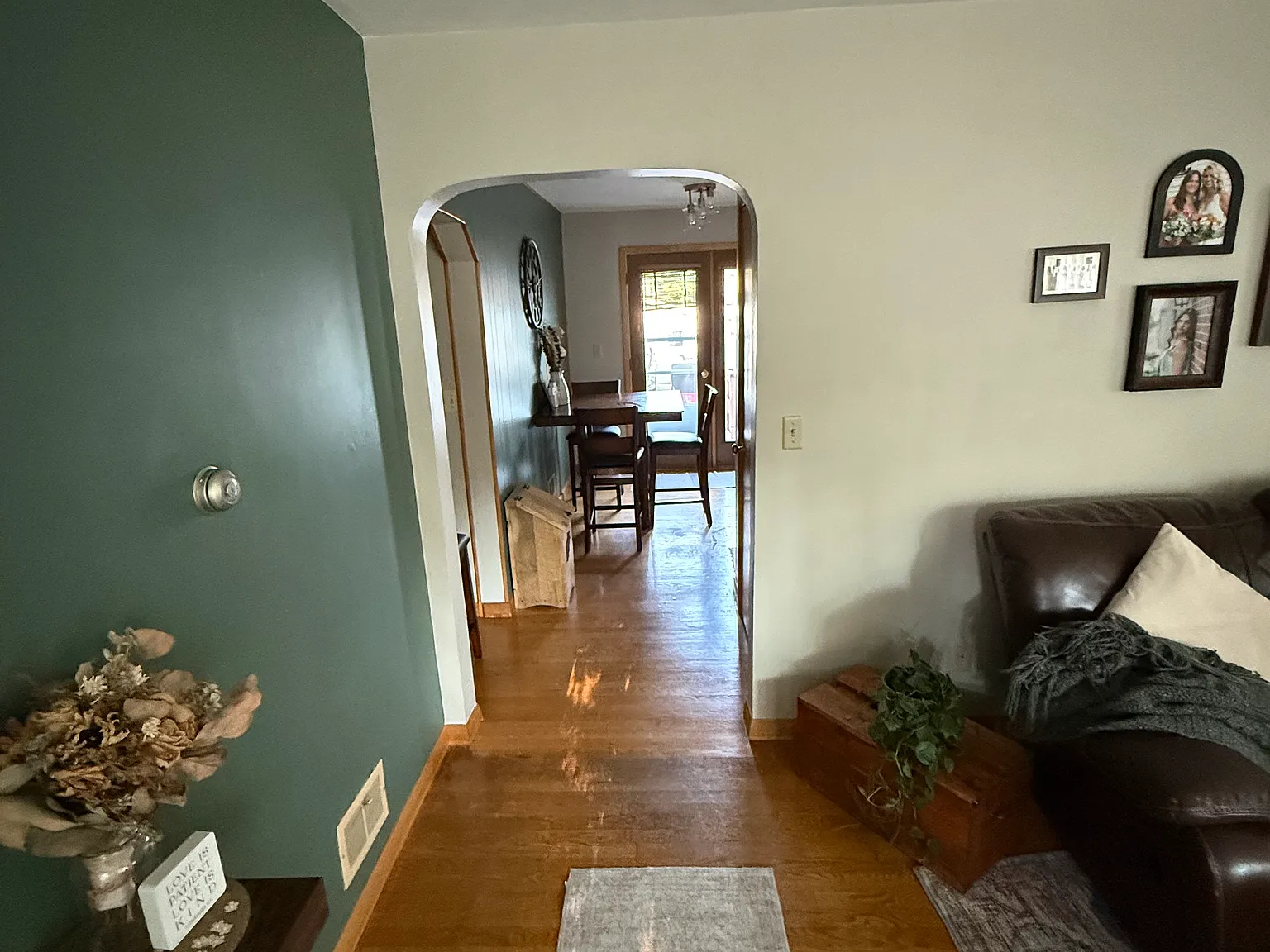 3 bed, 1.5 bath, 1450 sqft, $1,900 — Photo 3