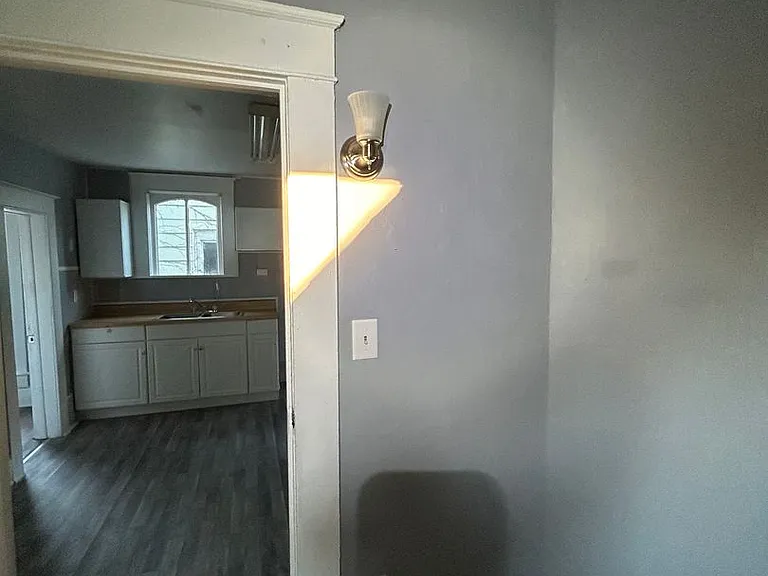 323 Sherman St — Photo 12