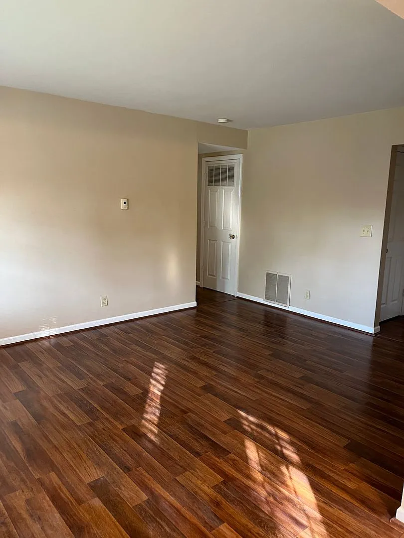 Warsaw, Spacious 2 Bedroom — Photo 4