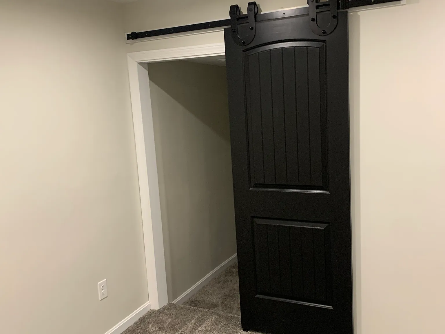 2 bed, 850 sqft, $2,500 — Photo 2