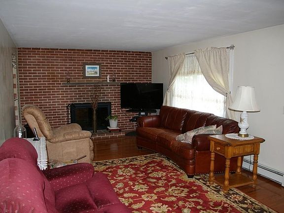4th image of 649 Plymouth St