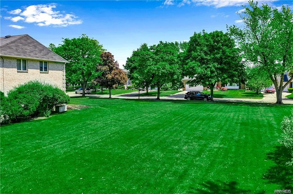 114 Colony Ct photo 1