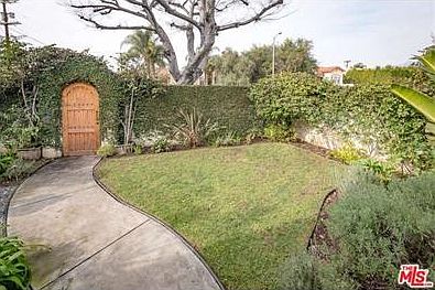 3rd image of 148 S Crescent Heights Blvd