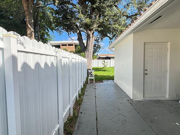 5th image of 2829 SW 24th St #2827