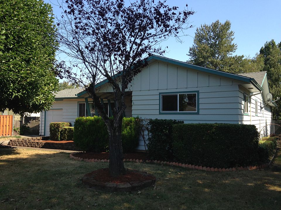 1st image of 884 Vinyard Ave NE
