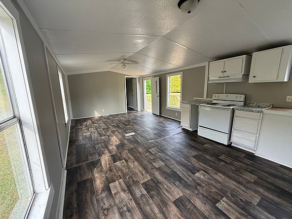 2nd image of 115 Linden Ln