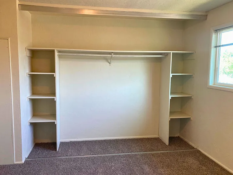 2705 Oak St #14 — Photo 6