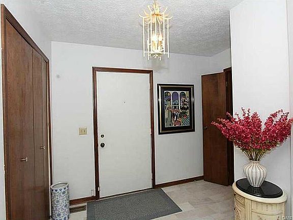 3rd image of 6741 Oak Field Dr