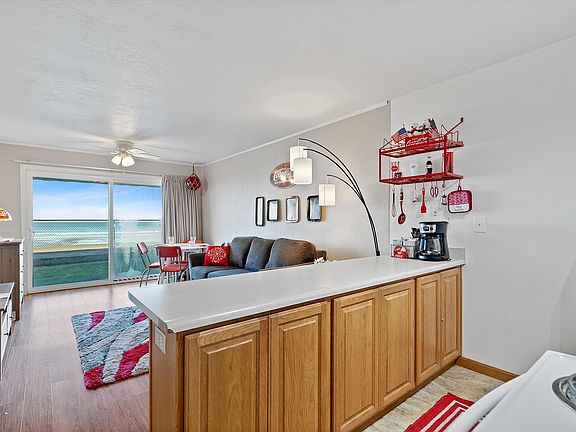 4th image of 145 NW Inlet Ave #126