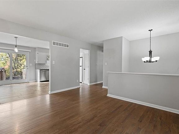 3rd image of 2812 NW Kingsridge Dr