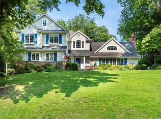 73 Papermill Rd, Manhasset, NY 11030