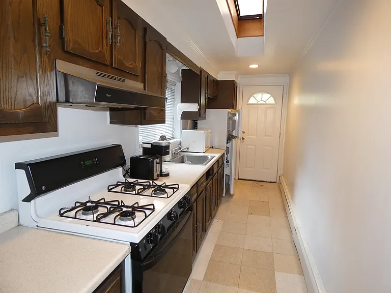 936 Willow Ave #B — Photo 5
