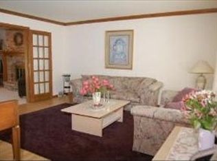 317 Meadowlark Rd, Bloomingdale, IL 60108