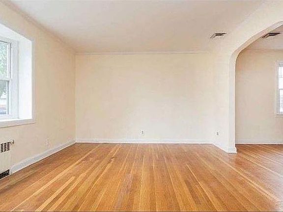 4th image of 11237 180th St