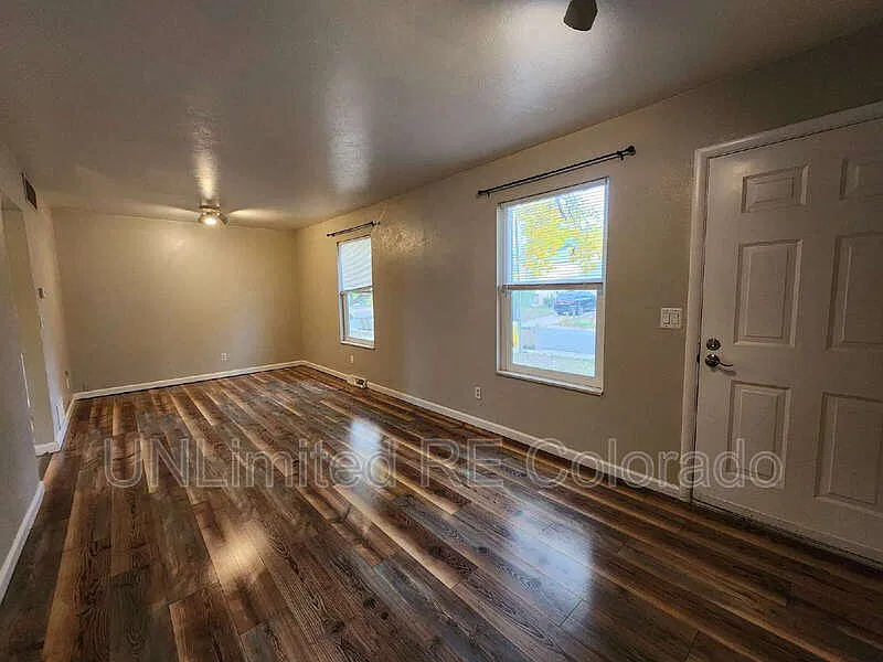 4 bed, 2.5 bath, 1584 sqft, $2,995 — Photo 2