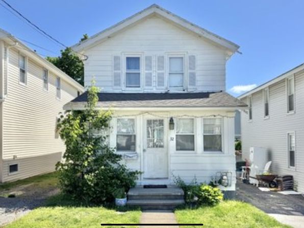32 Lawrence Ave