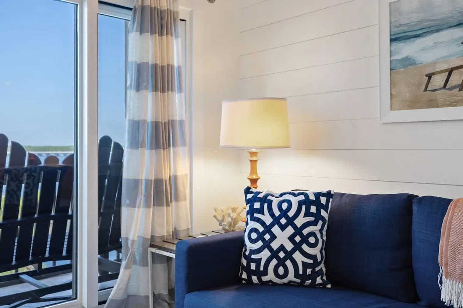 2 bed, 2.0 bath, 979 sqft, $1,924 — Photo 3
