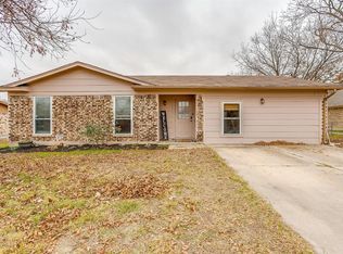 220 Ridgeway Ave, Azle, TX 76020