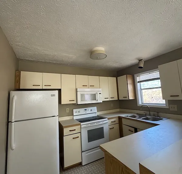 6801 Willowbrook Dr #4 — Photo 2