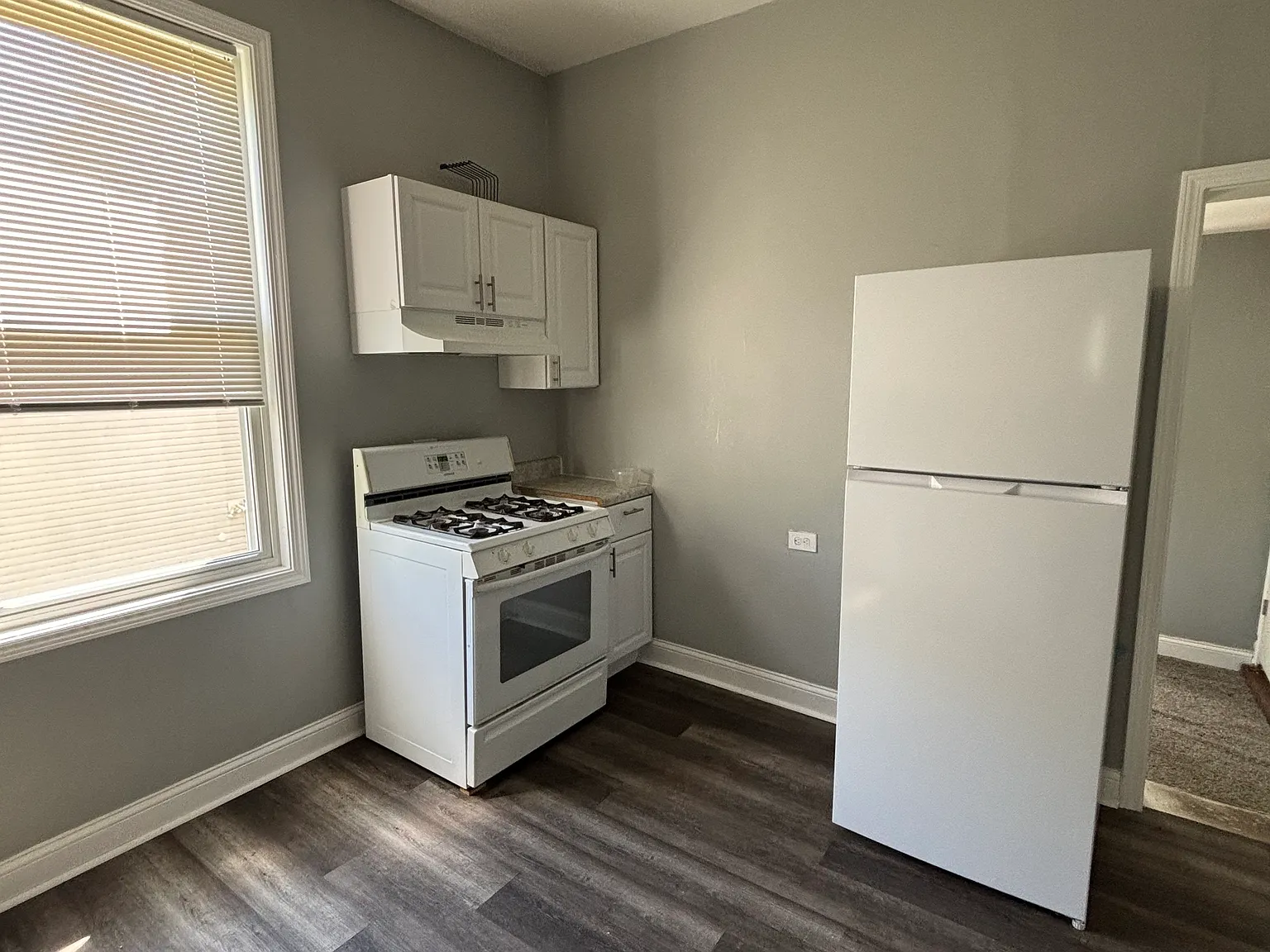 2 bed, 750 sqft, $1,200 — Photo 3