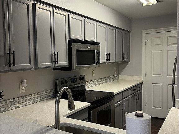 4th image of 3218 Veterans Memorial Pkwy APT 3304