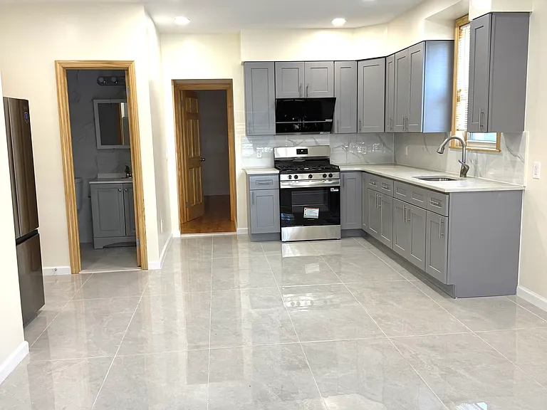 741 Quincy Ave #1 — Photo 9