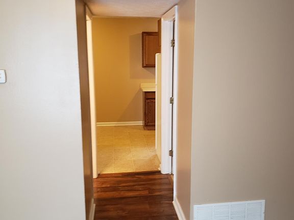 4th image of 217 McDaniel Dr #1