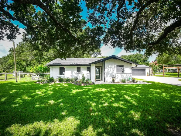 16902 Berry Rd, Pearland, TX 77584