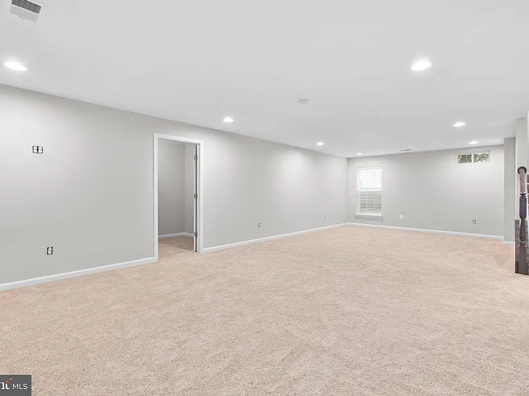 930 Forsythia Ln — Photo 39
