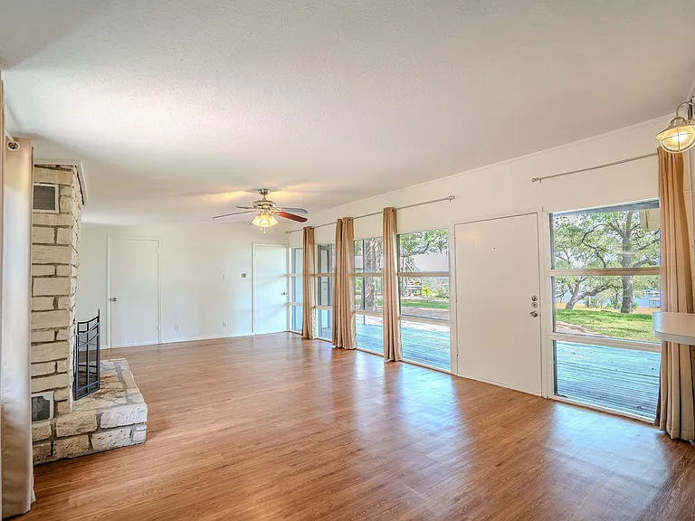 16013 Edwards Dr — Photo 5